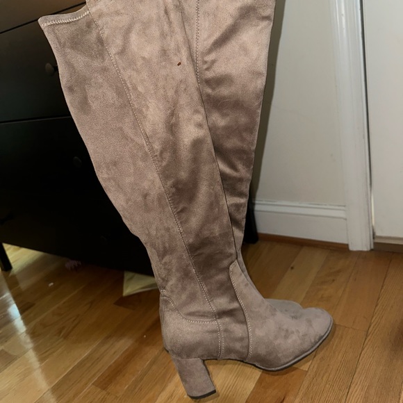 Liz Claiborne over the knee boots - Picture 2 of 6